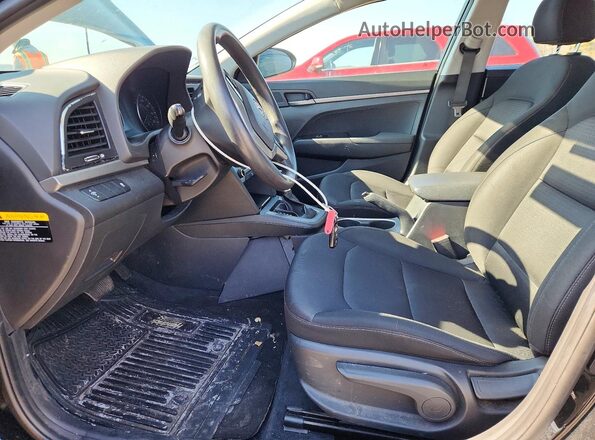 5NPD74LF6JH234670 2018 HYUNDAI ELANTRA Черный Вид салона спереди