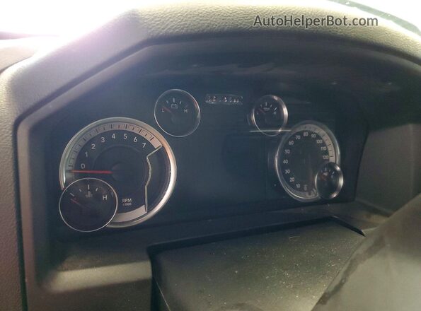 1C6RR7GG4MS527730 2021 RAM 1500 Серебряный Вид задних сидений