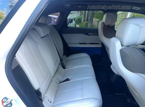 3GYK3BMR3SS224163 2025 CADILLAC OPTIQ Белый Вид салона спереди