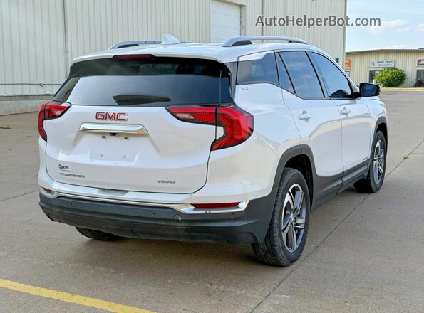 3GKALVEV8ML374561 2021 GMC TERRAIN White Widok z przodu
