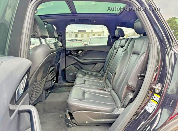 WA1LAAF7XKD008942 2019 AUDI Q7 Черный Вид салона спереди