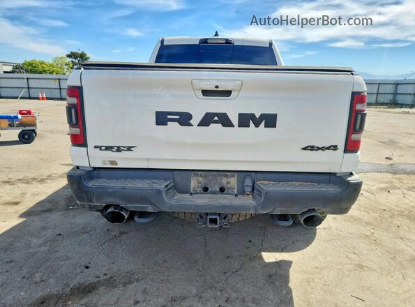 1C6SRFU98NN356336 2022 RAM 1500 Белый Вид салона спереди