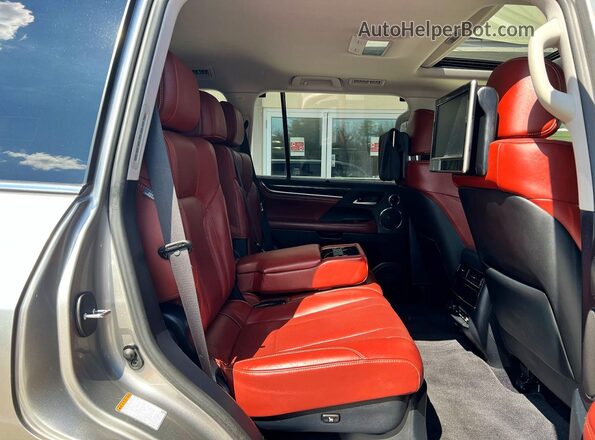 JTJHY7AX3H4246722 2017 LEXUS LX Silver Вид салону спереду