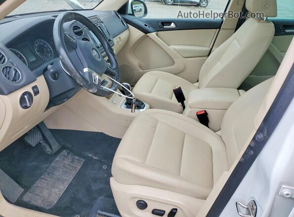 WVGSV7AXXHK020198 2017 VOLKSWAGEN TIGUAN Белый Вид панели приборов