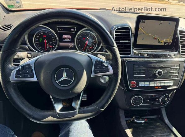 4JGDA5JB4JB005635 2018 MERCEDES-BENZ GLE Красный Вид салона спереди