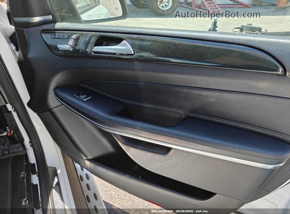 4JGDF7DEXKB198975 2019 MERCEDES-BENZ GLS 550 White Rear interior view