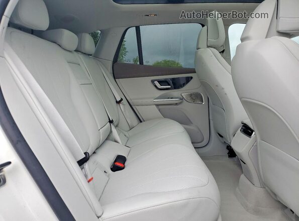 4JGGM1CB9PA010077 2023 MERCEDES-BENZ EQE White Widok wnętrza z tyłu
