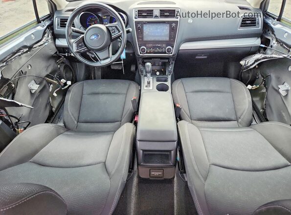 4S3BNAC60J3018885 2018 SUBARU LEGACY Серебряный Вид панели приборов