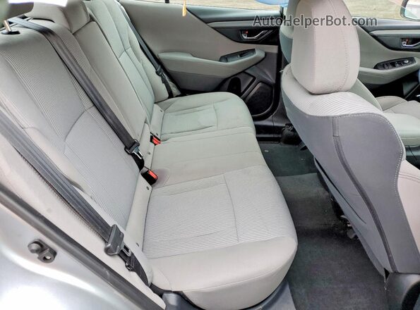 4S3BWAC64L3023085 2020 SUBARU LEGACY Silver Widok tylnych siedzeń