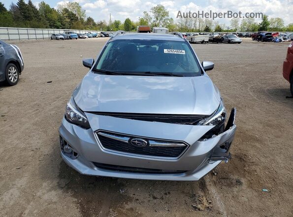 4S3GTAD67J3723967 2018 SUBARU IMPREZA Серебряный Вид спереди