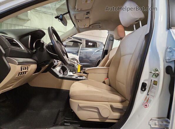 4S4BSAAC4H3441203 2017 SUBARU OUTBACK Белый Вид салона спереди