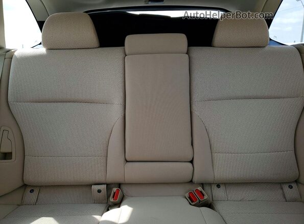4S4BSAFC9K3203850 2019 SUBARU OUTBACK Gold Widok tylnych siedzeń