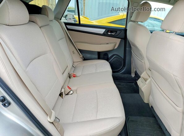 4S4BSAFC9K3203850 2019 SUBARU OUTBACK Gold Widok wnętrza z tyłu