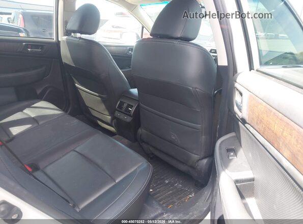 4S4BSAKC2H3366743 2017 SUBARU OUTBACK White Widok naklejki z numerem VIN
