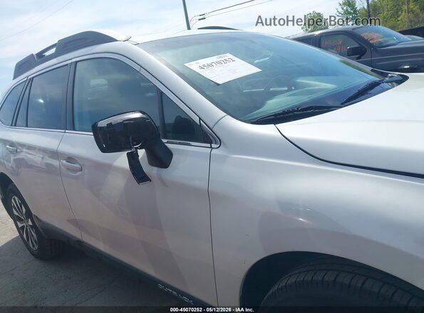 4S4BSAKC2H3366743 2017 SUBARU OUTBACK White Widok wnętrza z tyłu