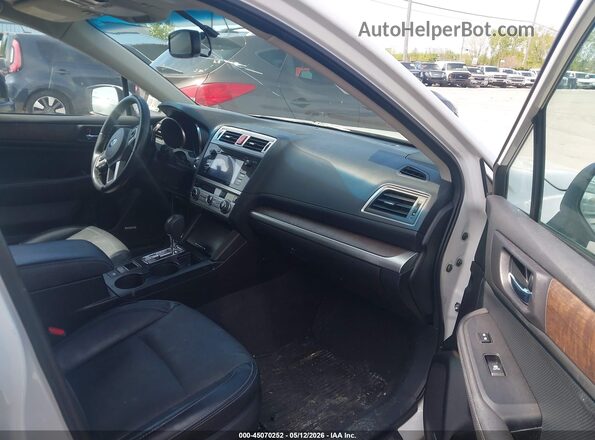 4S4BSAKC2H3366743 2017 SUBARU OUTBACK White Widok wnętrza z przodu