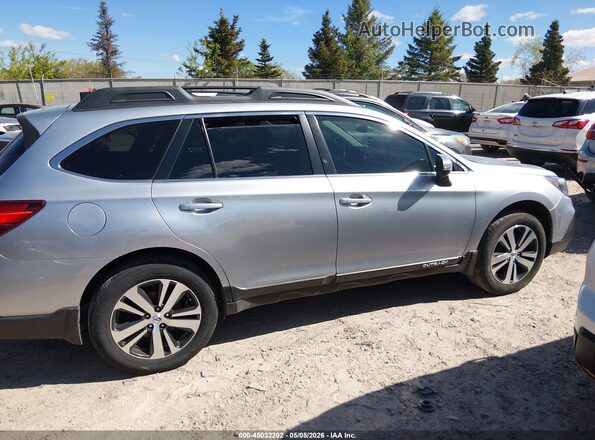 4S4BSANC1J3241069 2018 SUBARU OUTBACK Light Blue Вид задней части салона