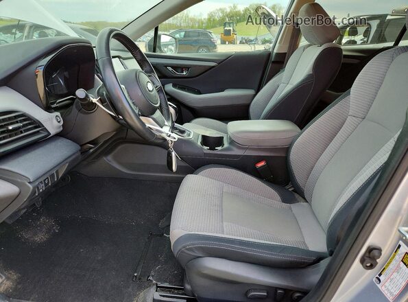 4S4BTAFC4N3246025 2022 SUBARU OUTBACK Серебряный Вид салона спереди