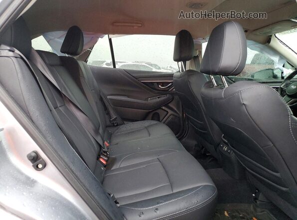 4S4BTANC5S3289737 2025 SUBARU OUTBACK Silver Rear interior view