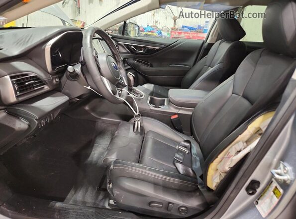 4S4BTANC9S3252495 2025 SUBARU OUTBACK Серебряный Вид салона спереди
