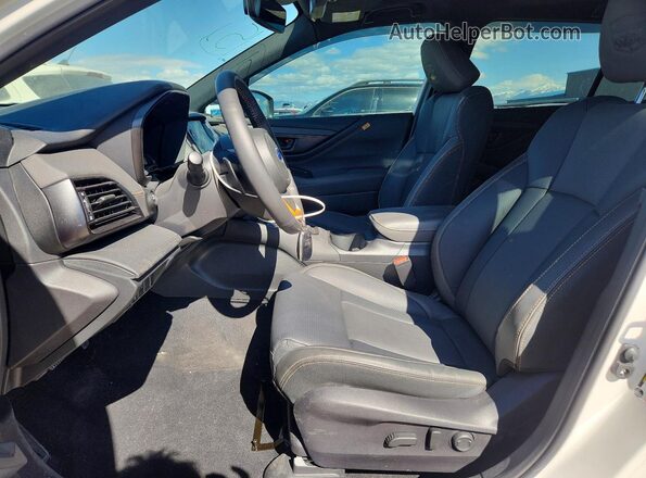 4S4BTGUD9S3320131 2025 SUBARU OUTBACK White Vista interior delantera
