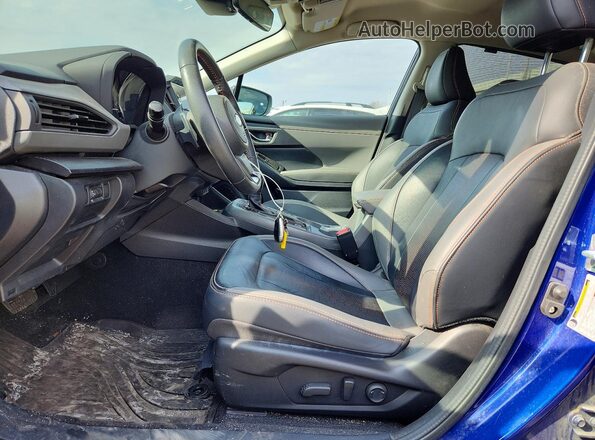 4S4GUHL62R3747611 2024 SUBARU CROSSTREK Blue Widok wnętrza z przodu