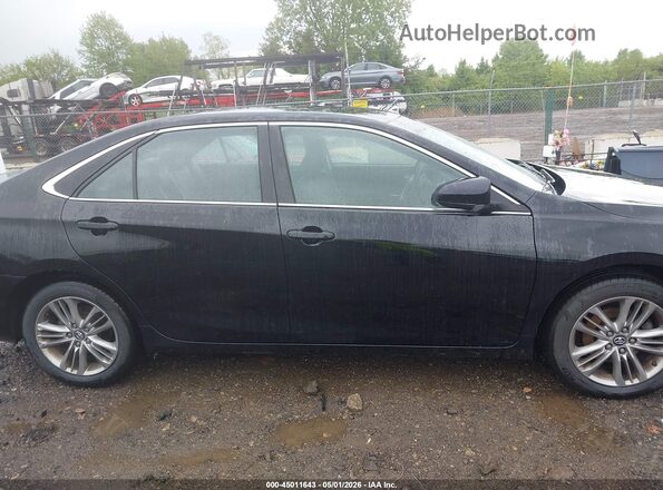 4T1BF1FK3HU764656 2017 TOYOTA CAMRY Черный Вид задней части салона