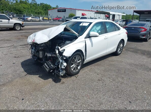 4T1BF1FK5HU806843 2017 TOYOTA CAMRY Белый Передняя левая четверть