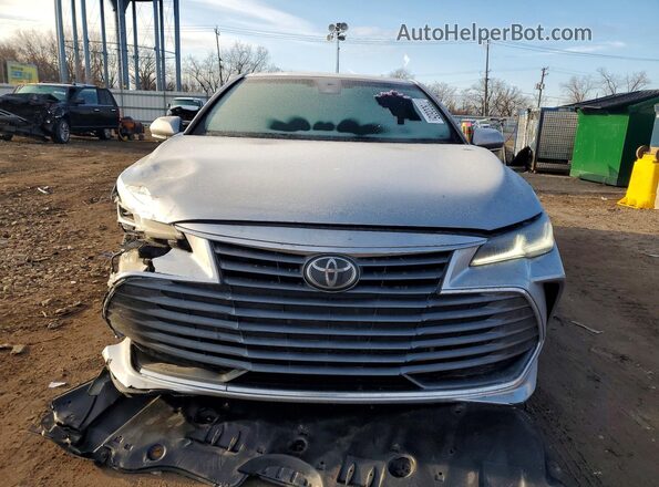 4T1BZ1FB3KU013233 2019 TOYOTA LIMITED Серебряный Вид спереди
