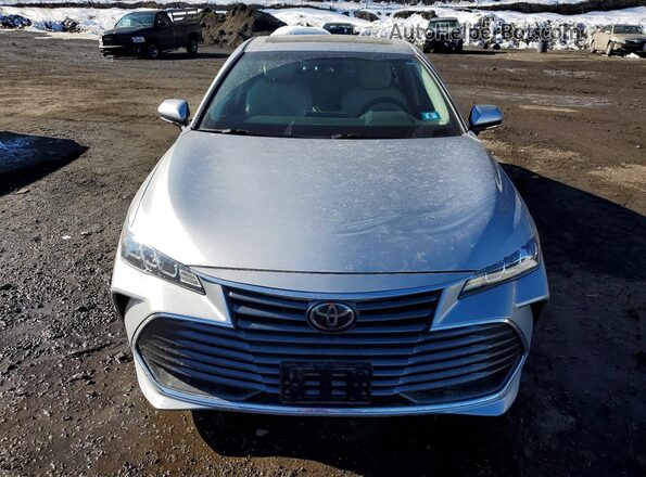 4T1BZ1FB5KU024234 2019 TOYOTA LE Серебряный Вид спереди