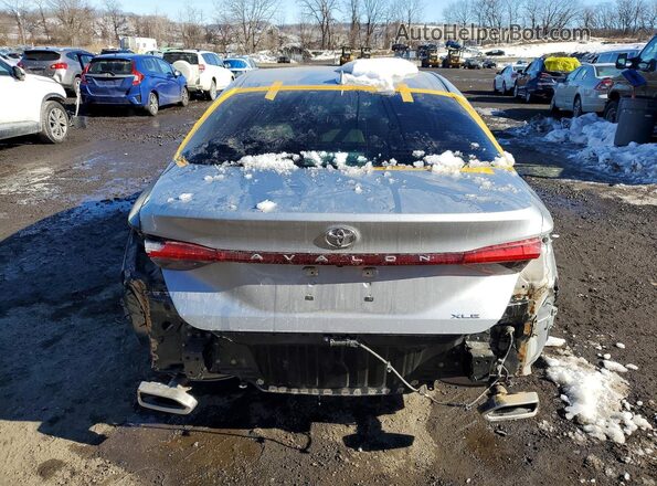 4T1BZ1FB5KU024234 2019 TOYOTA LE Серебряный Вид сзади
