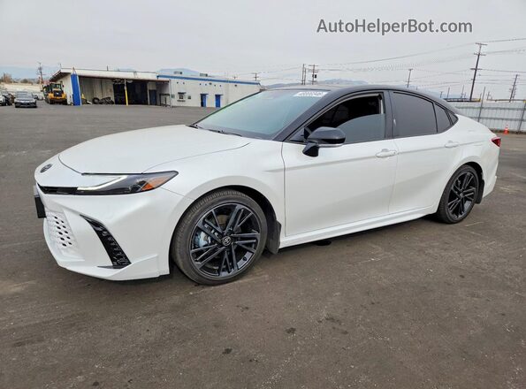 4T1DAACK1TU271918 2026 TOYOTA CAMRY Белый Передняя левая четверть