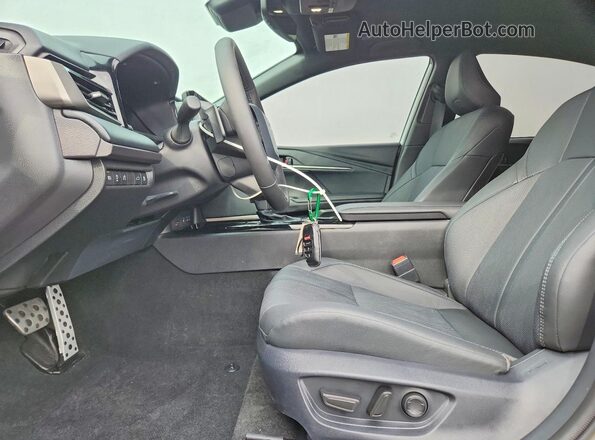4T1DAACK1TU271918 2026 TOYOTA CAMRY Белый Вид салона спереди