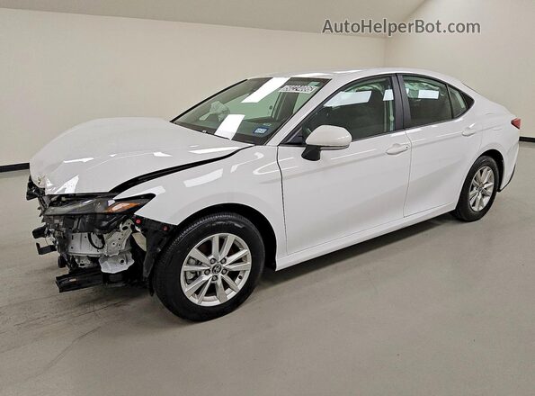 4T1DAACK1TU702533 2026 TOYOTA CAMRY Белый Передняя левая четверть