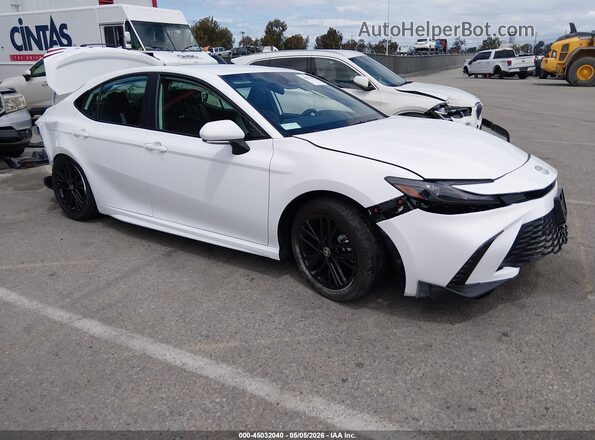 4T1DAACK1TU706887 2026 TOYOTA CAMRY Белый Передняя правая четверть