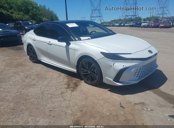 4T1DAACK3TU211090 2026 TOYOTA CAMRY Белый Передняя правая четверть
