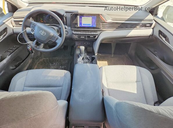4T1DAACK4SU070559 2025 TOYOTA CAMRY Silver Vista del salpicadero