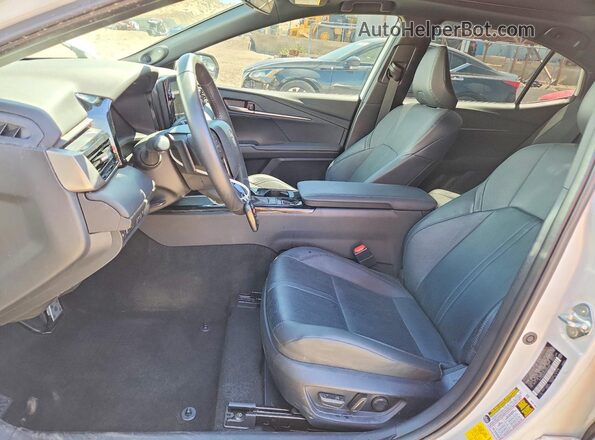 4T1DAACK5SU064947 2025 TOYOTA CAMRY White წინა სალონის ხედი