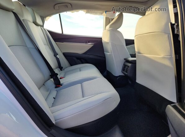 4T1DAACK7TU262883 2026 TOYOTA LE White Vista de los asientos traseros