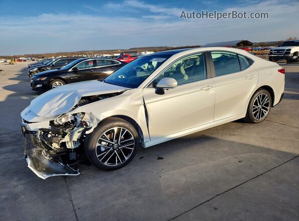 4T1DAACK7TU262883 2026 TOYOTA LE White Vista tres cuartos delantera izquierda