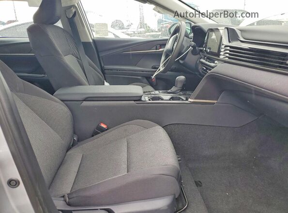 4T1DAACK8TU211764 2026 TOYOTA LE Silver Vista interior delantera