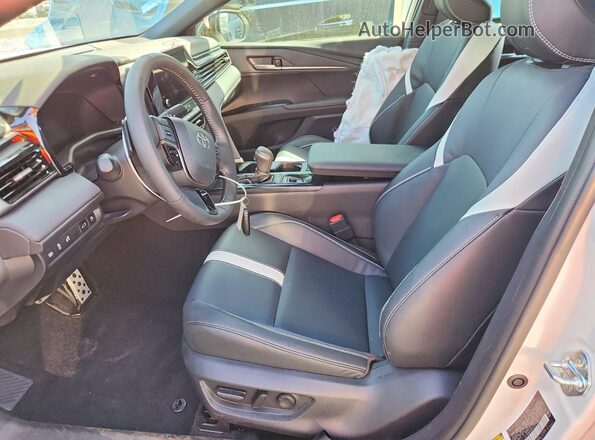 4T1DAACK9TU703199 2026 TOYOTA CAMRY Белый Вид салона спереди