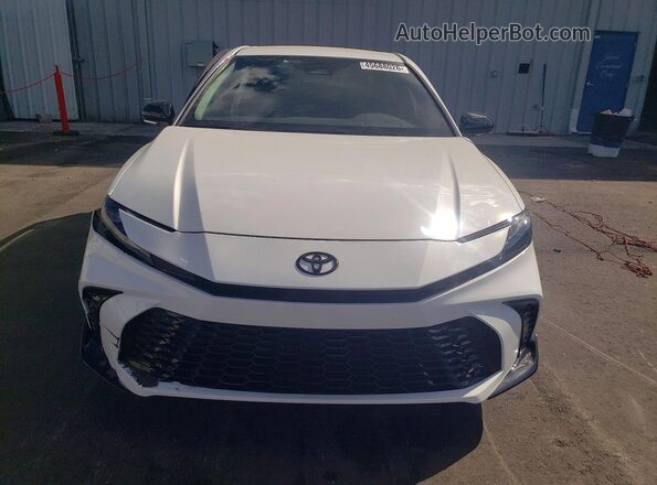 4T1DAACK9TU703199 2026 TOYOTA CAMRY Белый Вид спереди