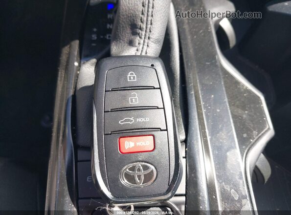 4T1DAACK9TU706202 2026 TOYOTA CAMRY Silver წინა პანელის ხედი