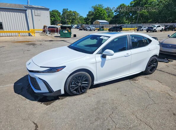 4T1DAACKXTU677955 2026 TOYOTA CAMRY White Front left