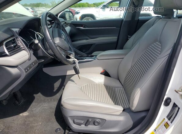 4T1G11AK1LU884279 2020 TOYOTA CAMRY White Widok wnętrza z przodu