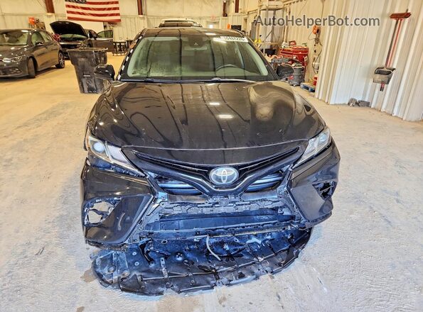 4T1G11BK8LU005679 2020 TOYOTA CAMRY Black Widok z przodu