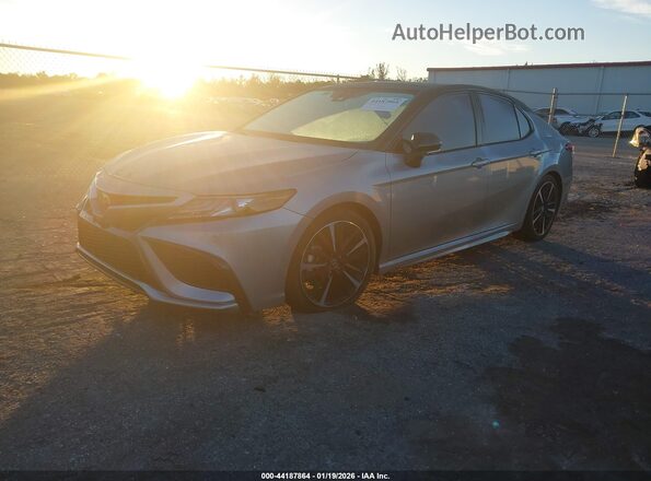 4T1K61AK7MU424945 2021 TOYOTA CAMRY Серебряный Передняя левая четверть