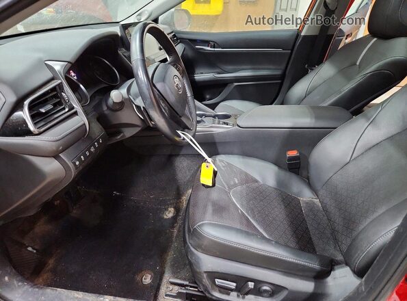 4T1K61BK1PU075915 2023 TOYOTA CAMRY Красный Вид салона спереди