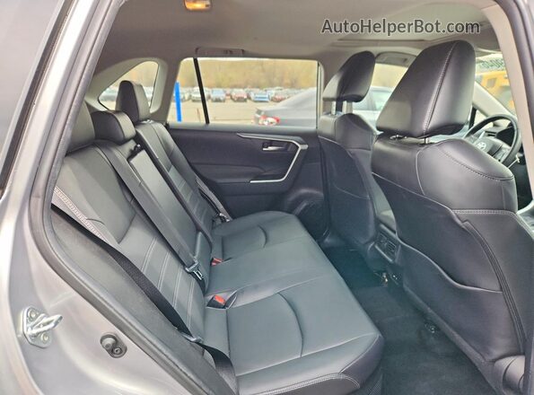 4T3B6RFV1MU043276 2021 TOYOTA RAV4 Серебряный Вид задней части салона